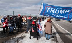 ترامب يترك حشدا من أنصاره ينتظر في البرد ساعات بسبب مقابلة